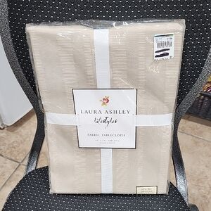 LAURA ASHLEY LIFESTYLES OBLONG FABRIC TABLECLOTH